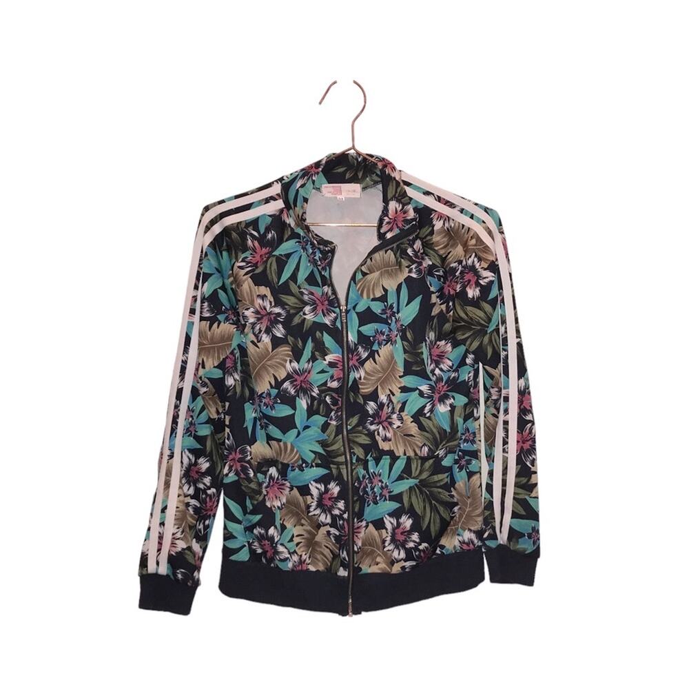 Hollywood style over the style purple floral jacket size medium
